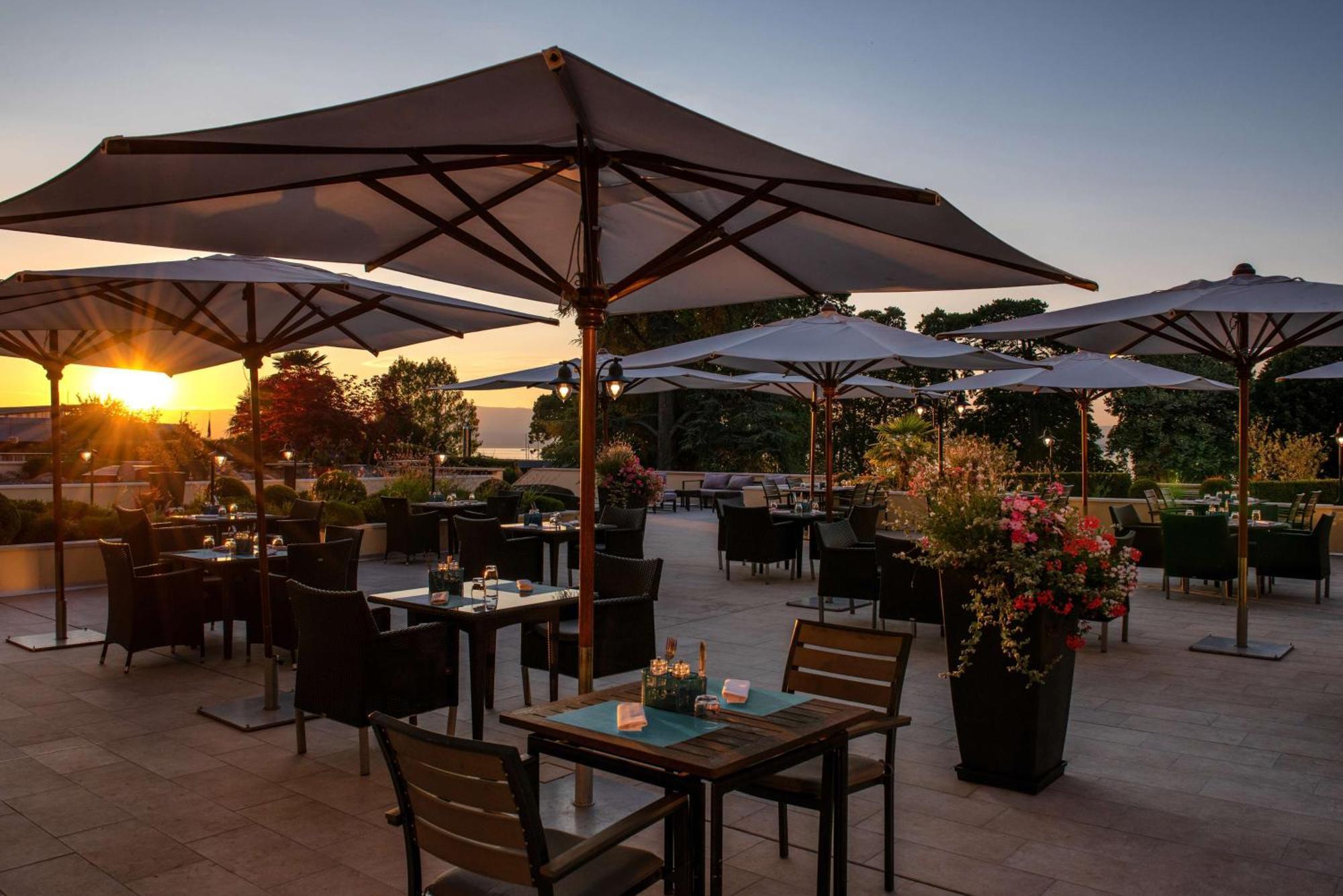Hilton Evian Les Bains Hotel Екстериор снимка