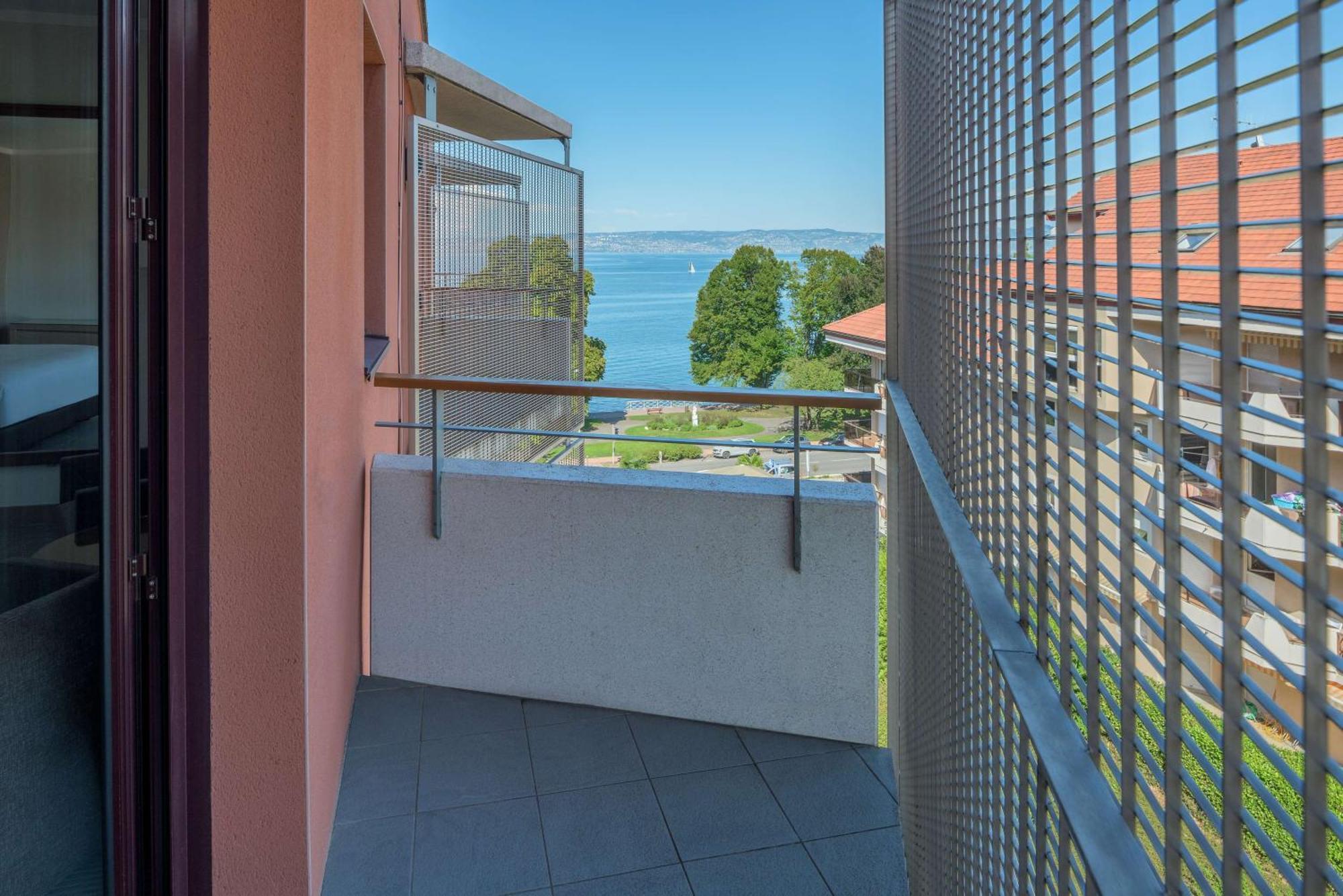 Hilton Evian Les Bains Hotel Екстериор снимка
