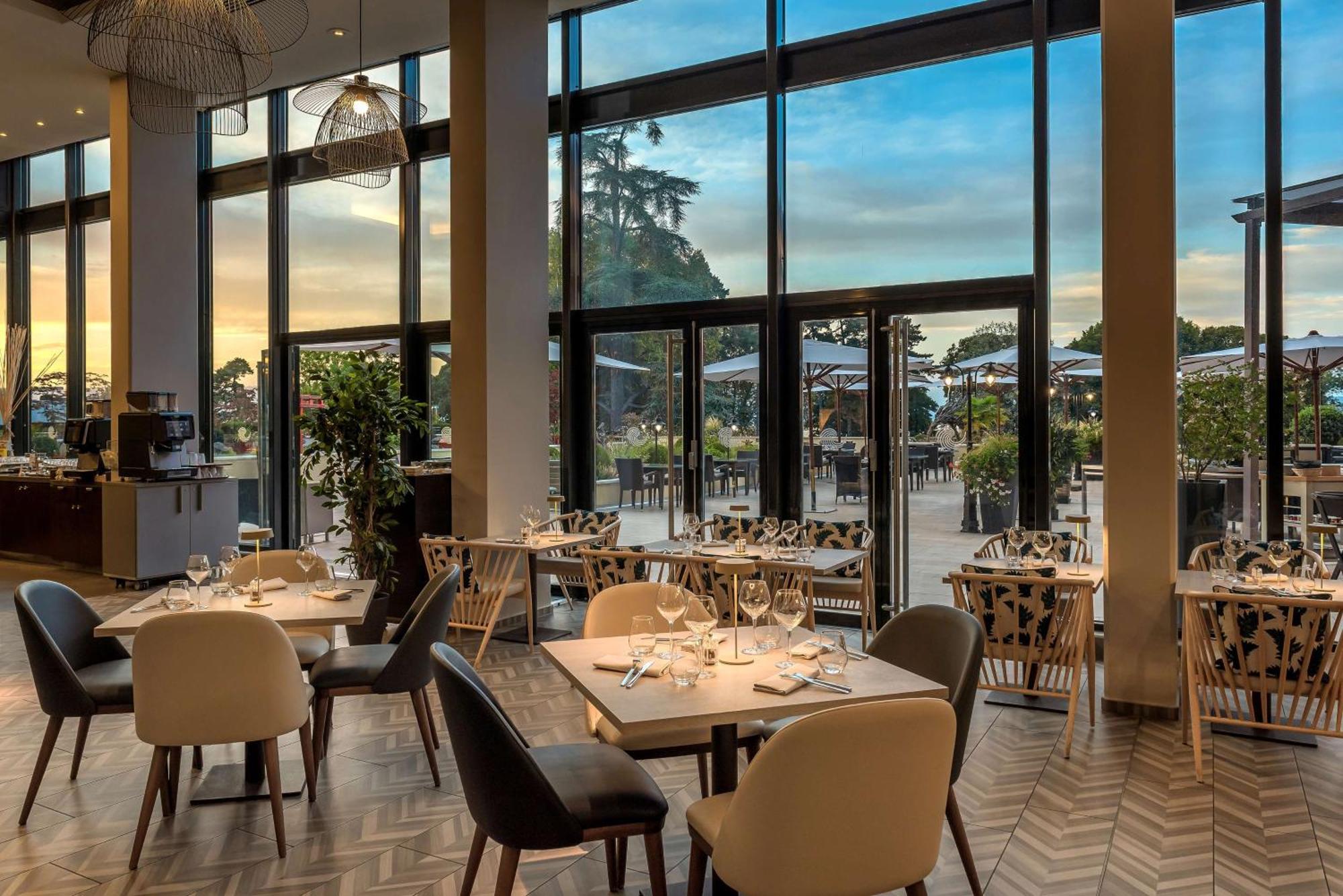 Hilton Evian Les Bains Hotel Екстериор снимка