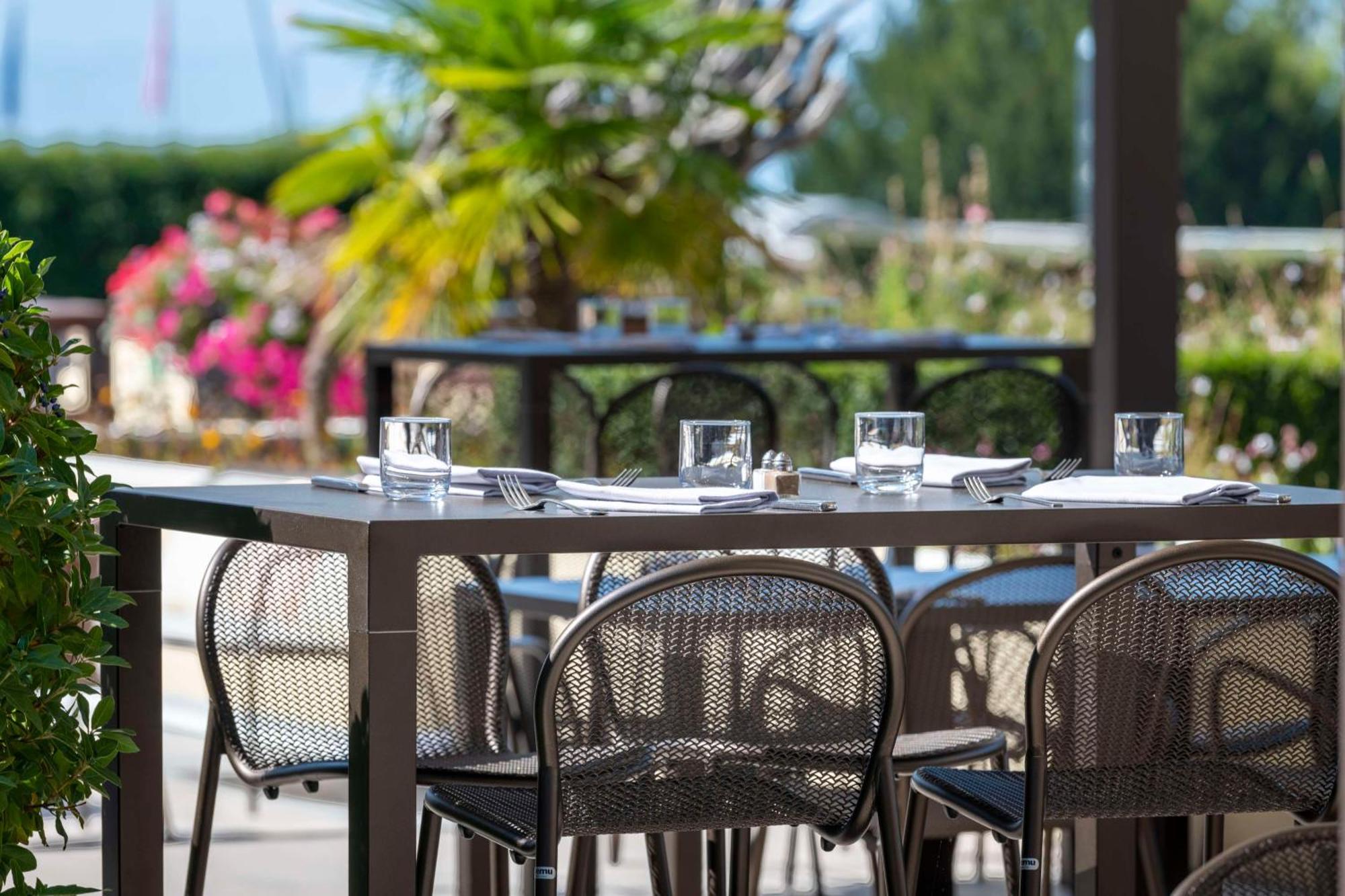 Hilton Evian Les Bains Hotel Екстериор снимка