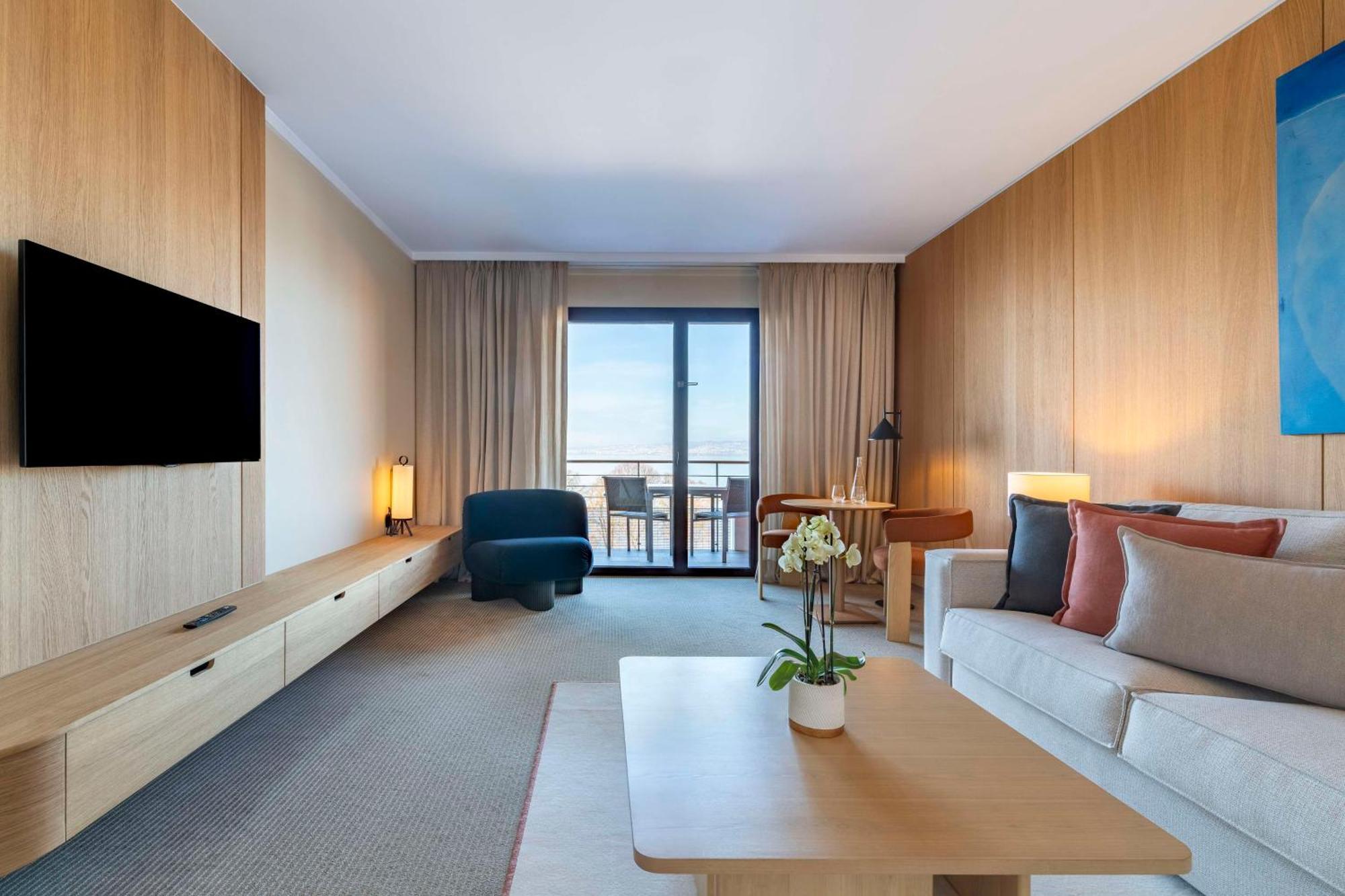 Hilton Evian Les Bains Hotel Екстериор снимка